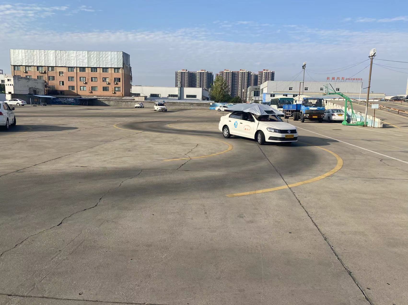 小車曲線行駛
